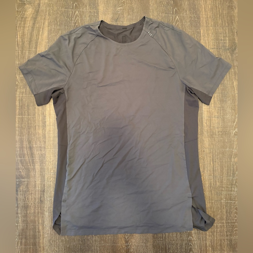 Men’s Lululemon Workout t-shirt